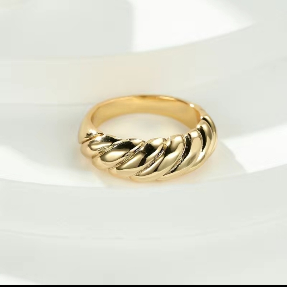 Dome ring - Picture 2 of 3